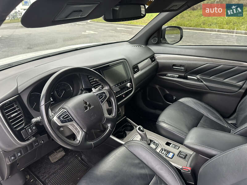 Внедорожник / Кроссовер Mitsubishi Outlander 2021 в Львове