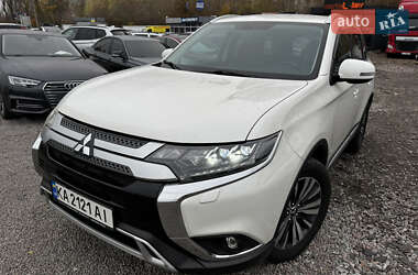 Внедорожник / Кроссовер Mitsubishi Outlander 2020 в Киеве