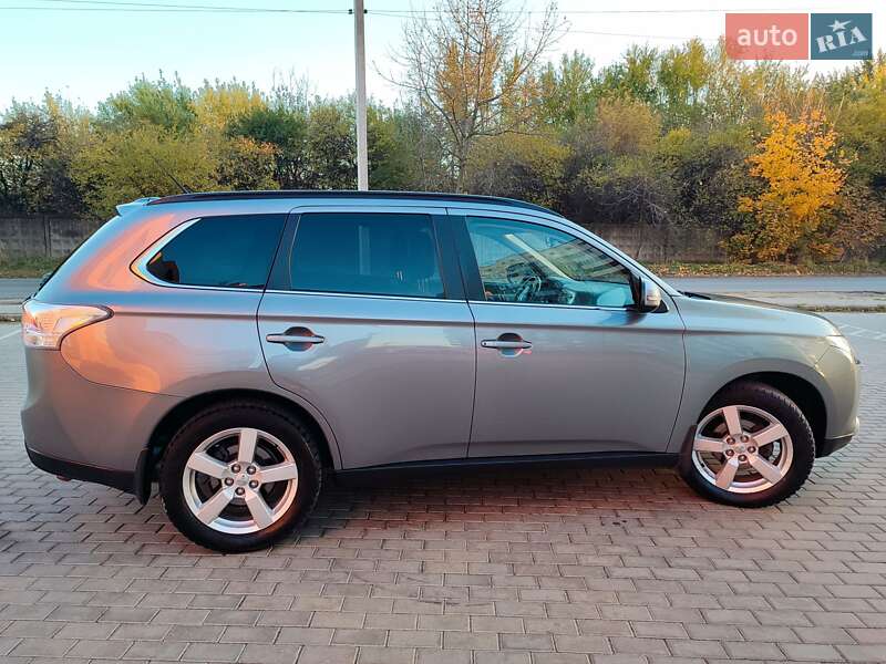 Внедорожник / Кроссовер Mitsubishi Outlander 2013 в Львове