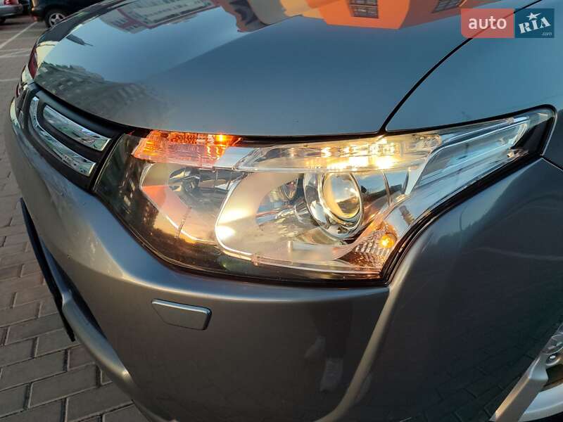 Внедорожник / Кроссовер Mitsubishi Outlander 2013 в Львове