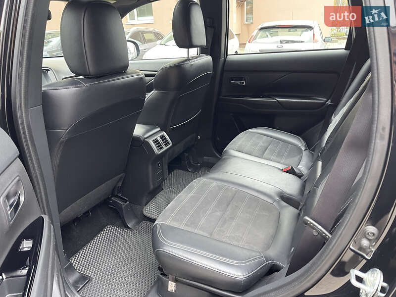 Позашляховик / Кросовер Mitsubishi Outlander 2018 в Чернігові