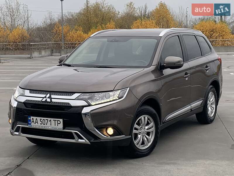 Внедорожник / Кроссовер Mitsubishi Outlander 2018 в Киеве фото 46 Внедорожник / Кроссовер Mitsubishi Outlander 2018 в Киеве