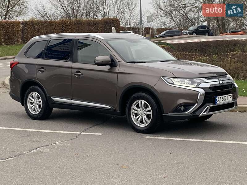 Внедорожник / Кроссовер Mitsubishi Outlander 2018 в Киеве фото 28 Внедорожник / Кроссовер Mitsubishi Outlander 2018 в Киеве