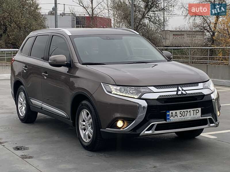 Внедорожник / Кроссовер Mitsubishi Outlander 2018 в Киеве фото 34 Внедорожник / Кроссовер Mitsubishi Outlander 2018 в Киеве