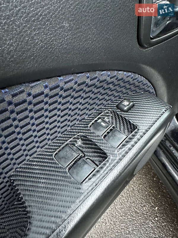 Внедорожник / Кроссовер Mitsubishi Outlander 2007 в Коломаке