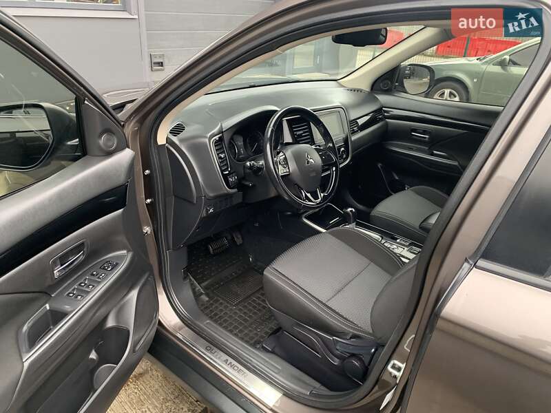 Внедорожник / Кроссовер Mitsubishi Outlander 2018 в Киеве фото 73 Внедорожник / Кроссовер Mitsubishi Outlander 2018 в Киеве