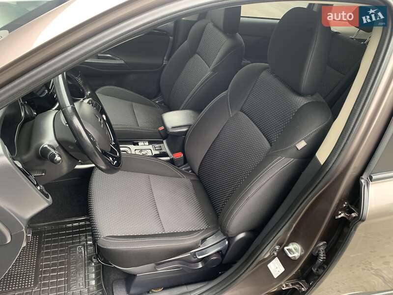 Внедорожник / Кроссовер Mitsubishi Outlander 2018 в Киеве фото 78 Внедорожник / Кроссовер Mitsubishi Outlander 2018 в Киеве