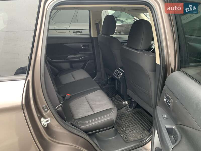 Внедорожник / Кроссовер Mitsubishi Outlander 2018 в Киеве фото 116 Внедорожник / Кроссовер Mitsubishi Outlander 2018 в Киеве