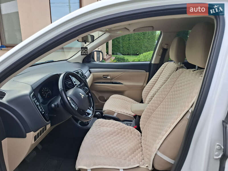 Позашляховик / Кросовер Mitsubishi Outlander 2016 в Ужгороді