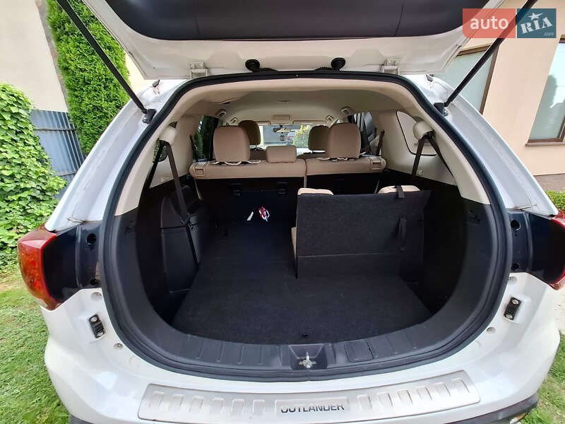 Позашляховик / Кросовер Mitsubishi Outlander 2016 в Ужгороді