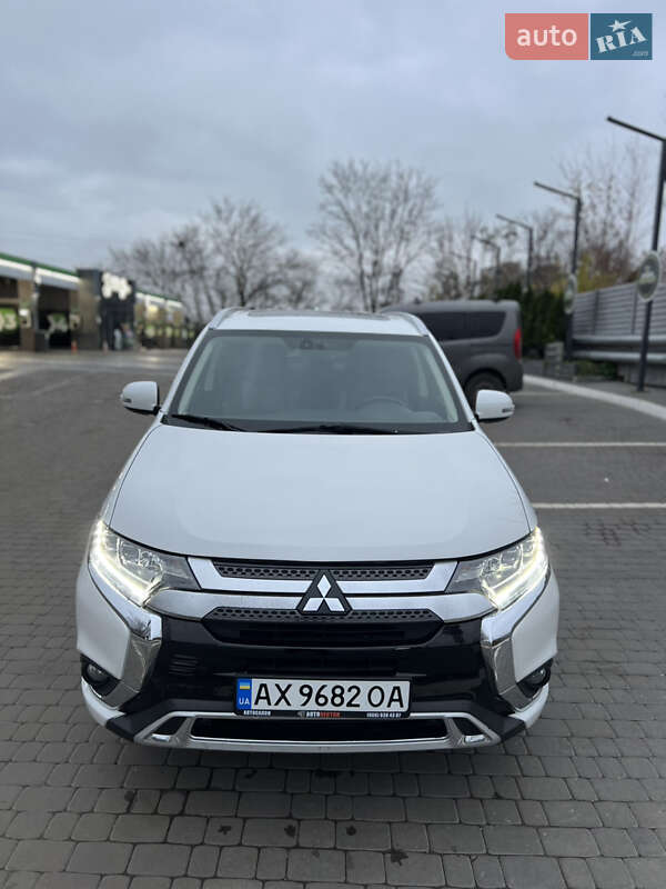 Позашляховик / Кросовер Mitsubishi Outlander 2018 в Харкові
