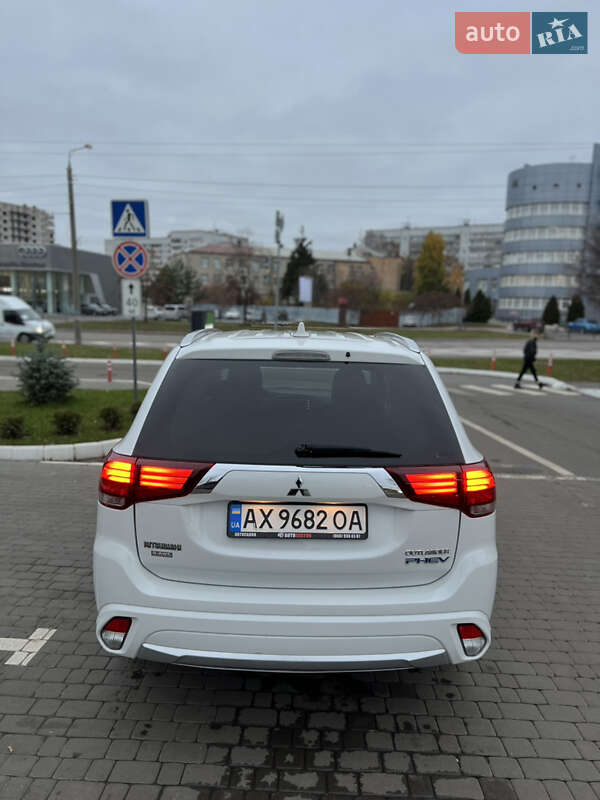 Позашляховик / Кросовер Mitsubishi Outlander 2018 в Харкові
