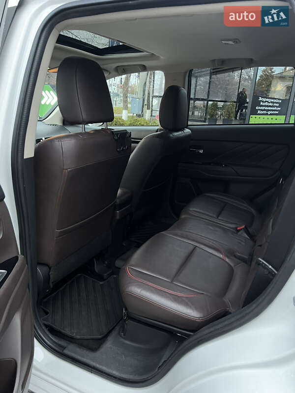 Позашляховик / Кросовер Mitsubishi Outlander 2018 в Харкові