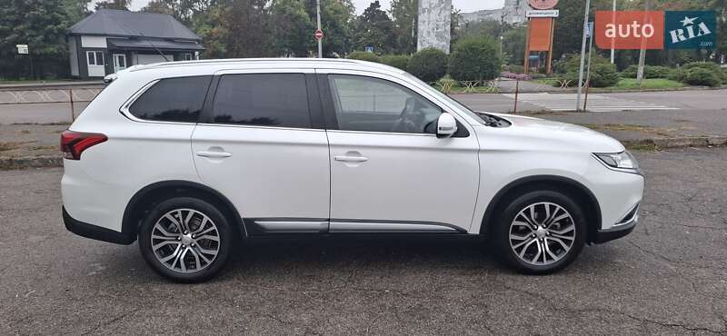 Позашляховик / Кросовер Mitsubishi Outlander 2015 в Білій Церкві