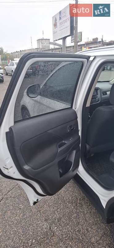 Позашляховик / Кросовер Mitsubishi Outlander 2015 в Білій Церкві