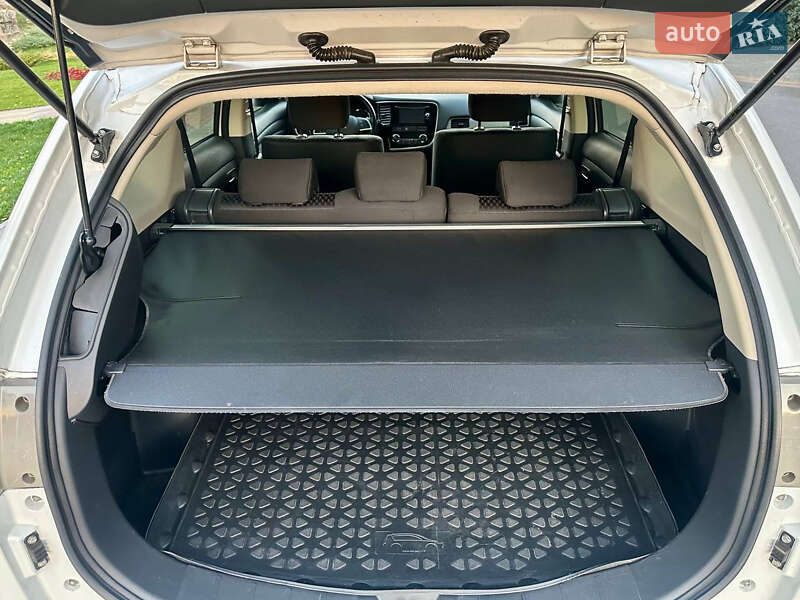 Позашляховик / Кросовер Mitsubishi Outlander 2013 в Білій Церкві фото 8 Позашляховик / Кросовер Mitsubishi Outlander 2013 в Білій Церкві