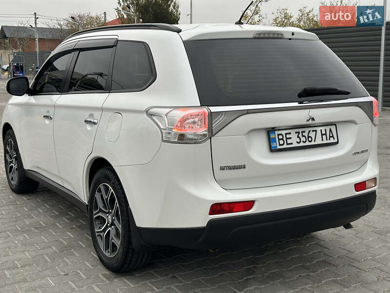 Внедорожник / Кроссовер Mitsubishi Outlander 2013 в Николаеве