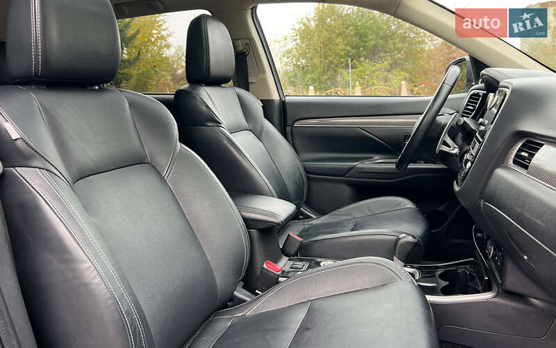 Позашляховик / Кросовер Mitsubishi Outlander 2018 в Львові фото 18 Позашляховик / Кросовер Mitsubishi Outlander 2018 в Львові