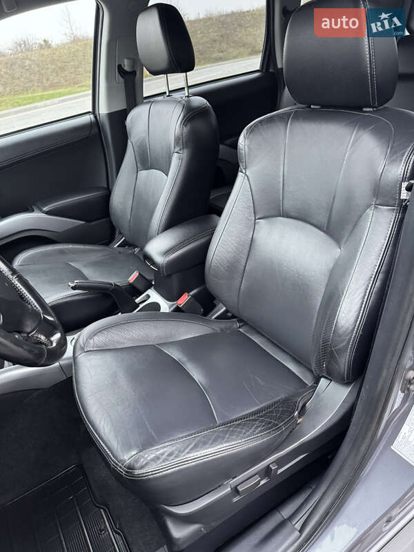 Внедорожник / Кроссовер Mitsubishi Outlander 2011 в Полтаве