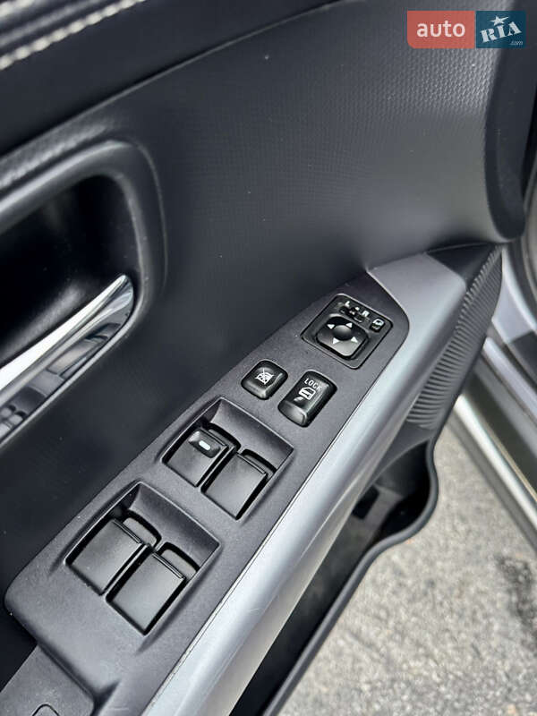 Внедорожник / Кроссовер Mitsubishi Outlander 2011 в Полтаве