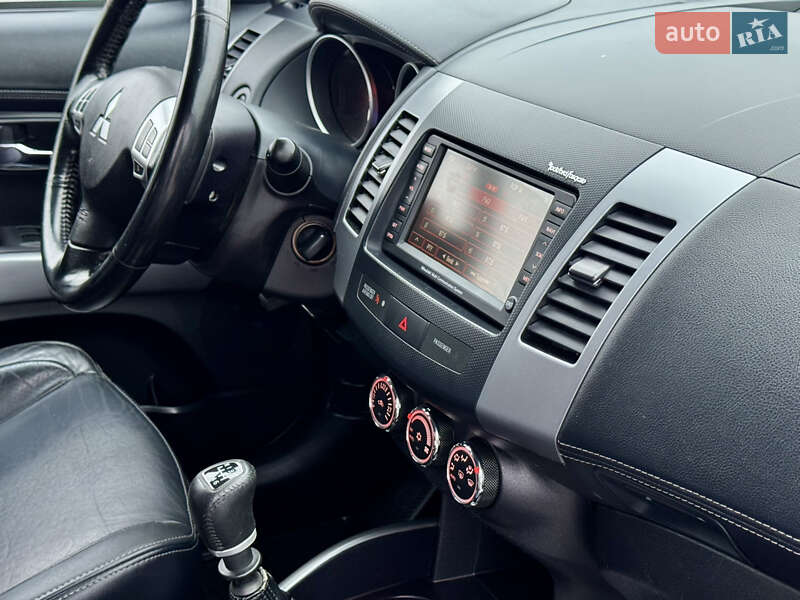 Внедорожник / Кроссовер Mitsubishi Outlander 2011 в Полтаве