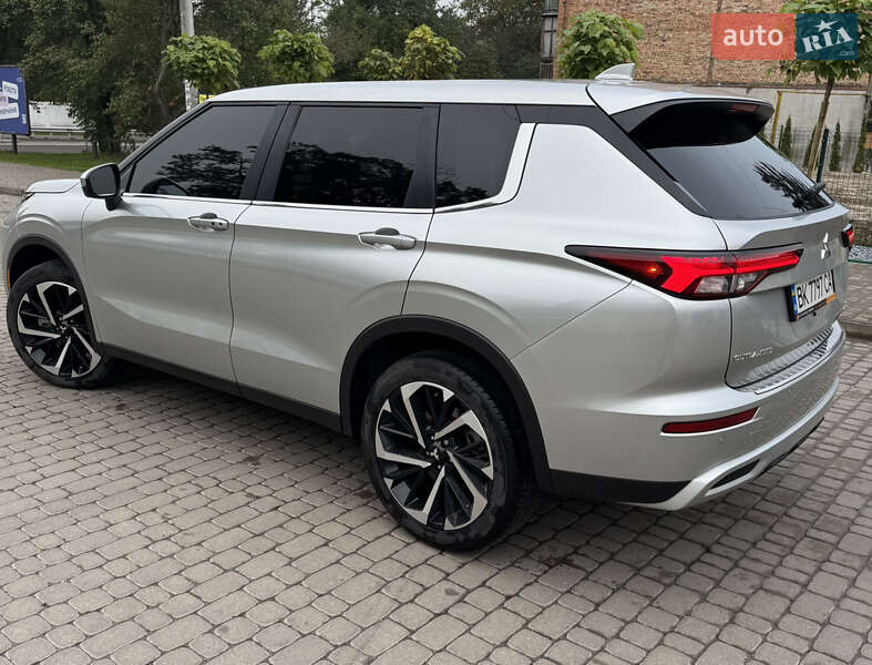 Позашляховик / Кросовер Mitsubishi Outlander 2024 в Рівному
