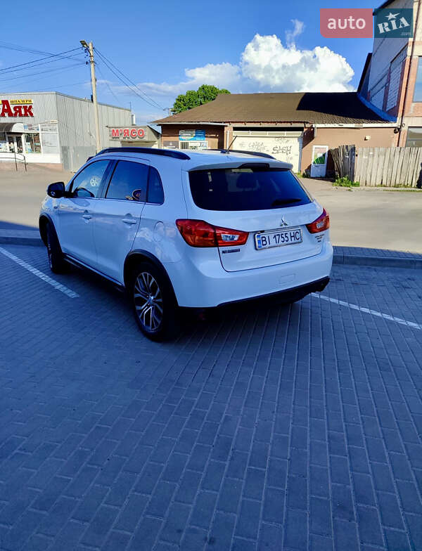 Позашляховик / Кросовер Mitsubishi Outlander 2016 в Лубнах