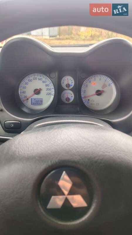 Позашляховик / Кросовер Mitsubishi Outlander 2005 в Ромнах