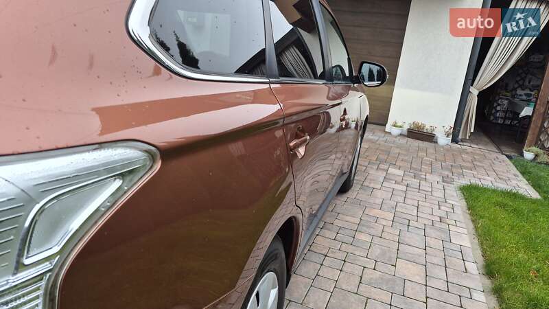 Внедорожник / Кроссовер Mitsubishi Outlander 2013 в Ровно фото 52 Внедорожник / Кроссовер Mitsubishi Outlander 2013 в Ровно