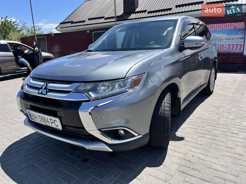 Внедорожник / Кроссовер Mitsubishi Outlander 2013 в Одессе