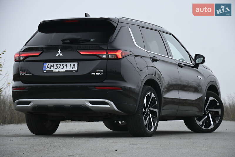 Позашляховик / Кросовер Mitsubishi Outlander 2023 в Бердичеві