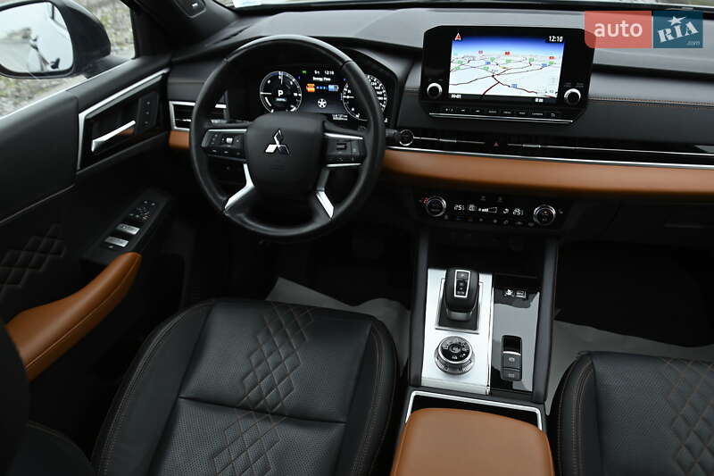 Позашляховик / Кросовер Mitsubishi Outlander 2023 в Бердичеві