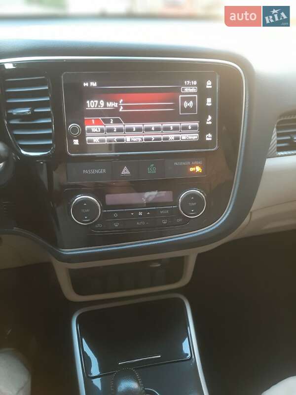 Внедорожник / Кроссовер Mitsubishi Outlander 2017 в Одессе