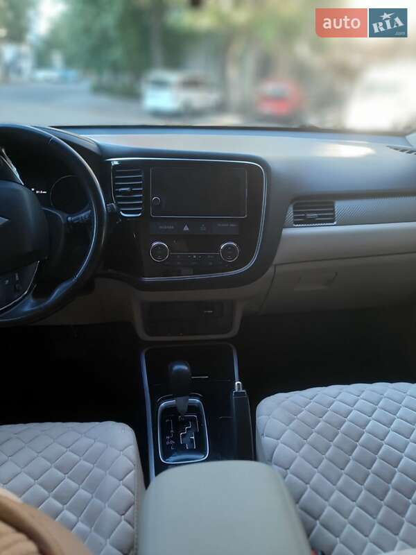 Внедорожник / Кроссовер Mitsubishi Outlander 2017 в Одессе