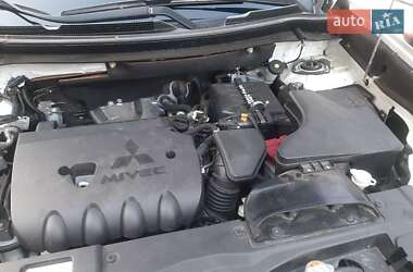 Внедорожник / Кроссовер Mitsubishi Outlander 2017 в Одессе