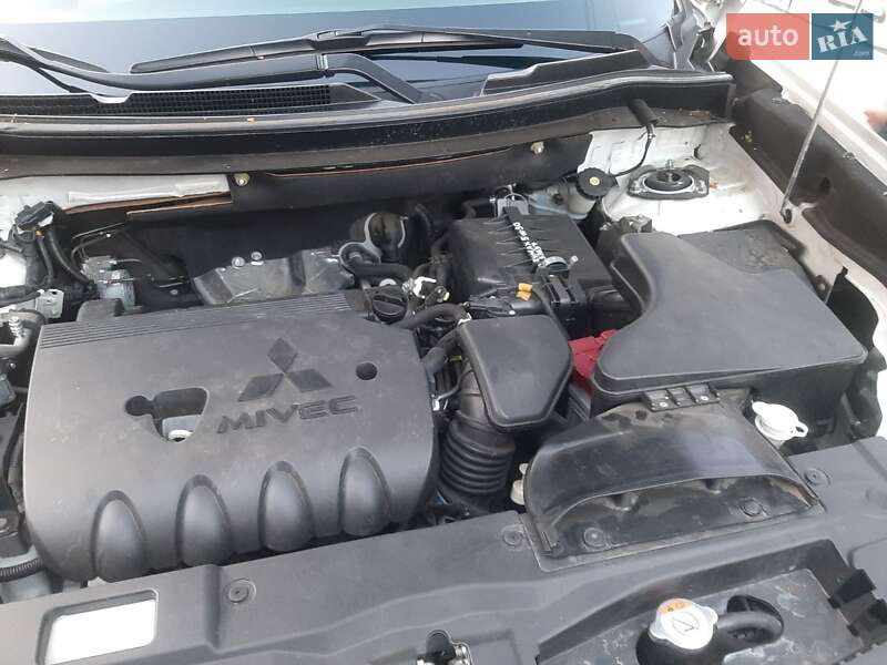 Внедорожник / Кроссовер Mitsubishi Outlander 2017 в Одессе