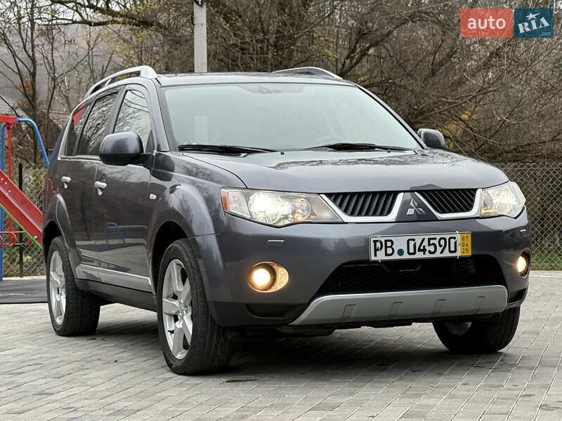Внедорожник / Кроссовер Mitsubishi Outlander 2009 в Кременце