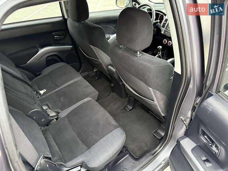 Внедорожник / Кроссовер Mitsubishi Outlander 2009 в Кременце