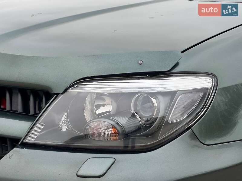 Позашляховик / Кросовер Mitsubishi Outlander 2006 в Охтирці