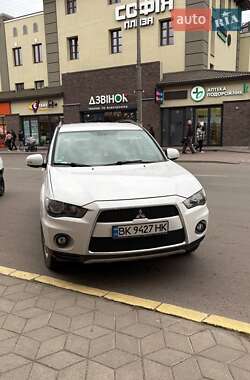 Позашляховик / Кросовер Mitsubishi Outlander 2011 в Козині