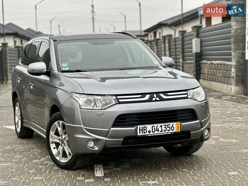 Внедорожник / Кроссовер Mitsubishi Outlander 2013 в Вараше фото 15 Внедорожник / Кроссовер Mitsubishi Outlander 2013 в Вараше