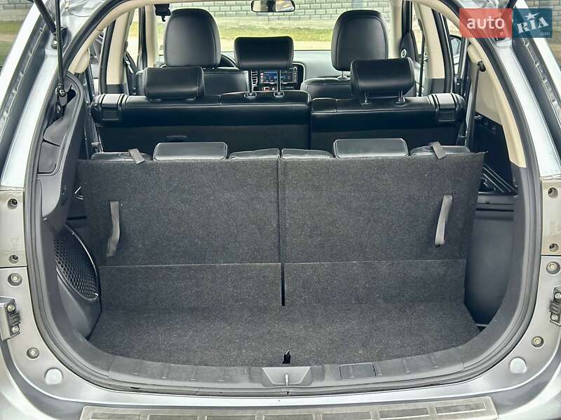 Внедорожник / Кроссовер Mitsubishi Outlander 2013 в Вараше фото 53 Внедорожник / Кроссовер Mitsubishi Outlander 2013 в Вараше