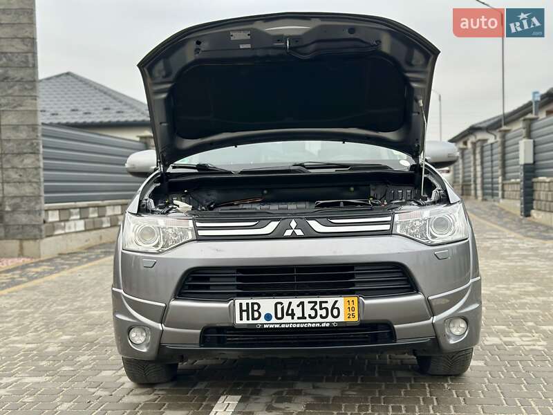 Внедорожник / Кроссовер Mitsubishi Outlander 2013 в Вараше фото 67 Внедорожник / Кроссовер Mitsubishi Outlander 2013 в Вараше