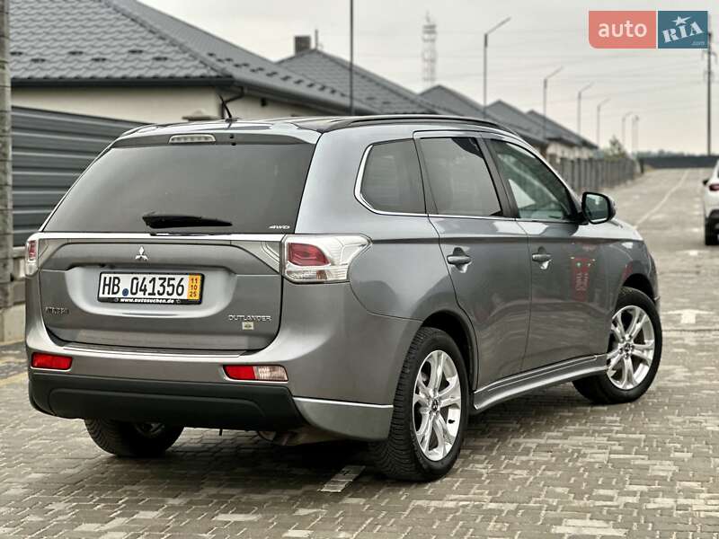 Внедорожник / Кроссовер Mitsubishi Outlander 2013 в Вараше фото 5 Внедорожник / Кроссовер Mitsubishi Outlander 2013 в Вараше