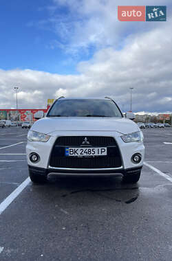 Внедорожник / Кроссовер Mitsubishi Outlander 2010 в Ровно