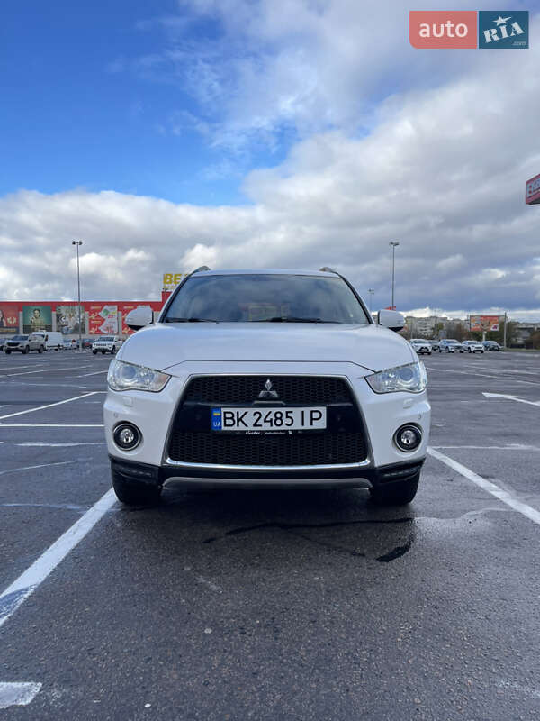 Позашляховик / Кросовер Mitsubishi Outlander 2010 в Рівному фото Позашляховик / Кросовер Mitsubishi Outlander 2010 в Рівному