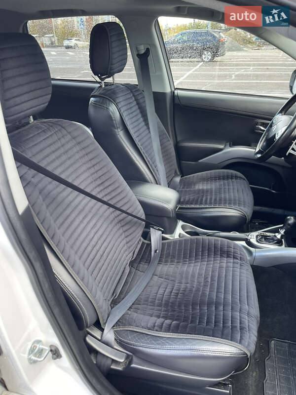 Позашляховик / Кросовер Mitsubishi Outlander 2010 в Рівному фото 36 Позашляховик / Кросовер Mitsubishi Outlander 2010 в Рівному