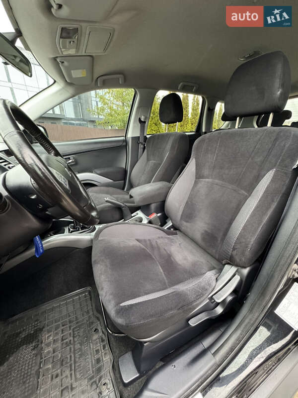 Позашляховик / Кросовер Mitsubishi Outlander 2012 в Києві