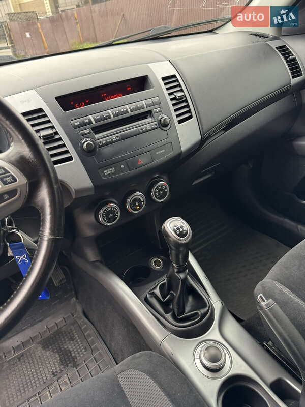 Позашляховик / Кросовер Mitsubishi Outlander 2012 в Києві
