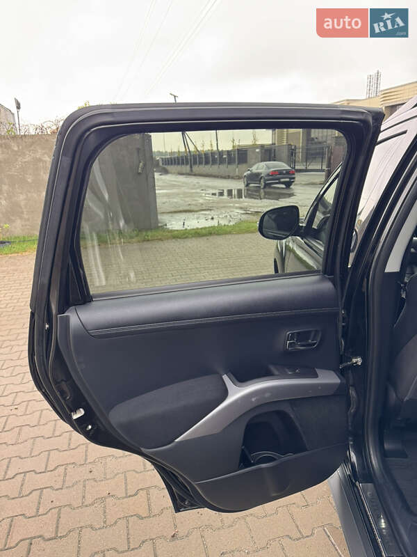 Позашляховик / Кросовер Mitsubishi Outlander 2012 в Києві